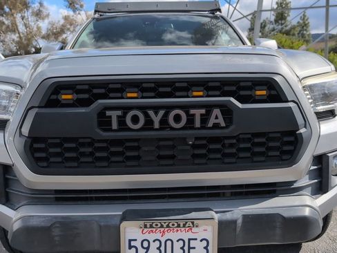 Certified 2019 Toyota Tacoma TRD Off-Road w/ Technology Package AWD/4WD image 11