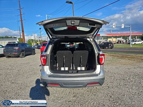 Used 2019 Ford Explorer XLT w/ Equipment Group 202A AWD/4WD image 10