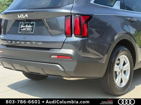 Used 2022 Kia Sorento LX FWD image 14