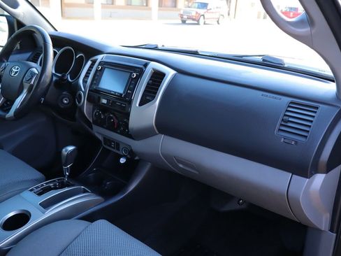 Used 2014 Toyota Tacoma 4x4 Double Cab image 18