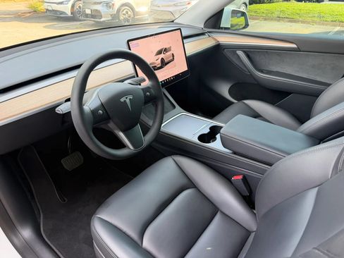 Used 2023 Tesla Model Y AWD image 14