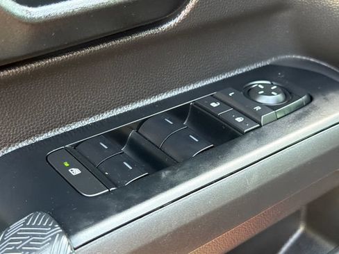 Used 2025 Toyota Tacoma SR5 AWD/4WD image 19