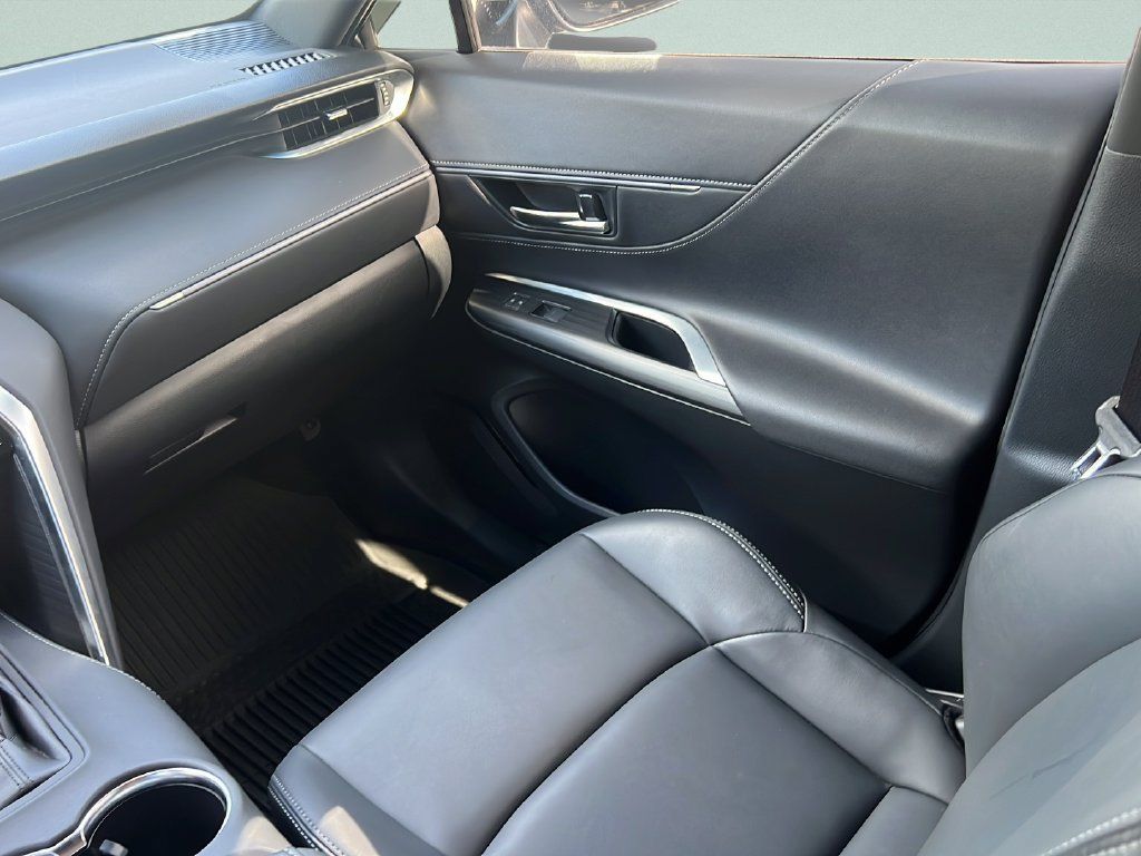 Used 2023 Toyota Venza XLE AWD/4WD image 13