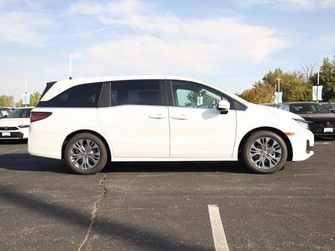 New 2026 Honda Odyssey Touring image 4