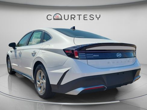 New 2026 Hyundai Sonata SE FWD image 3