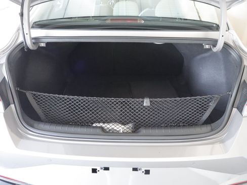 Used 2022 Hyundai Elantra Limited w/ Cargo Package FWD image 22