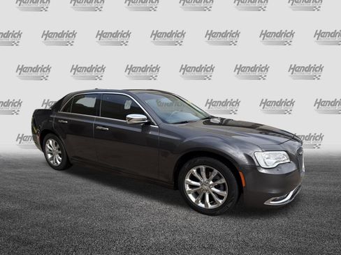 Used 2018 Chrysler 300 Limited w/ Harman/Kardon Audio Group image 2