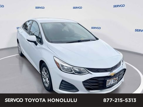 Used 2019 Chevrolet Cruze Sedan image 1