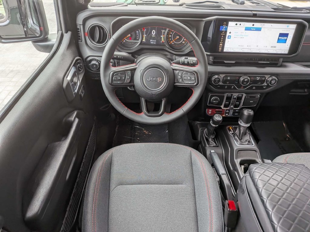 Used 2024 Jeep Wrangler Unlimited Rubicon w/ XTREMEE 35" Tire Package AWD/4WD image 16