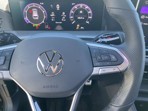 New 2026 Volkswagen Tiguan SE R-Line FWD image 21