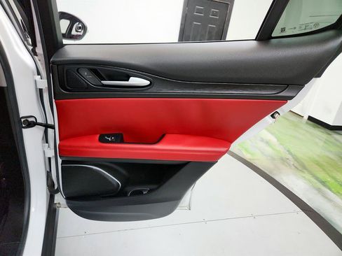 Used 2019 Alfa Romeo Stelvio AWD image 28