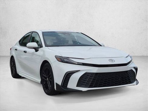 Used 2025 Toyota Camry SE w/ Convenience Package FWD image 3