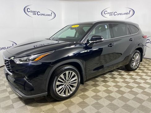Used 2022 Toyota Highlander Platinum image 3