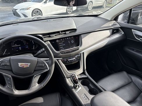 Used 2018 Cadillac XT5 Luxury w/ Driver Awareness Package image 20