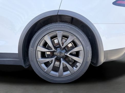 Used 2023 Tesla Model X image 17