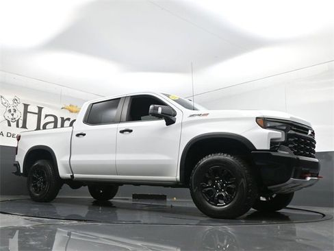 Used 2022 Chevrolet Silverado 1500 ZR2 image 2