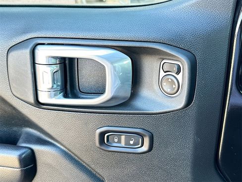 Used 2021 Jeep Wrangler Unlimited Sport image 19