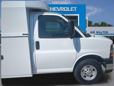 Used 2025 Chevrolet Express 3500 w/ Power Convenience Package RWD image 27