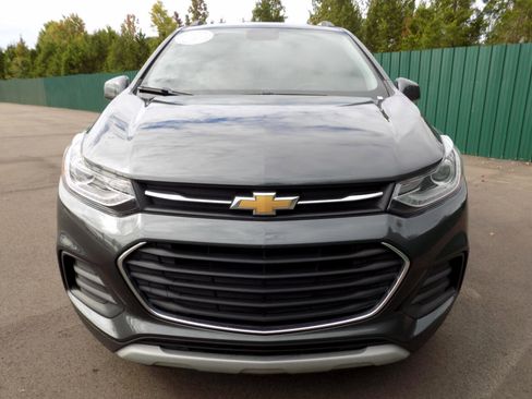 Used 2018 Chevrolet Trax LT w/ LT Convenience Package image 2
