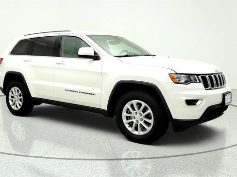 Used 2022 Jeep Grand Cherokee Laredo E AWD/4WD image 3