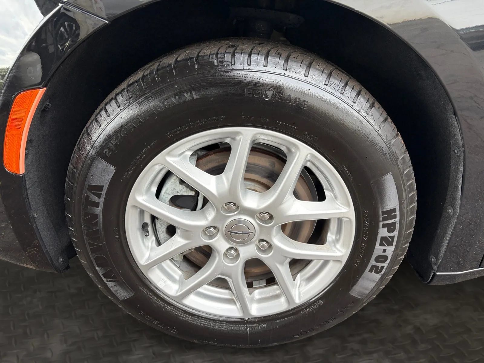 Used 2023 Chrysler Pacifica Touring-L FWD image 36