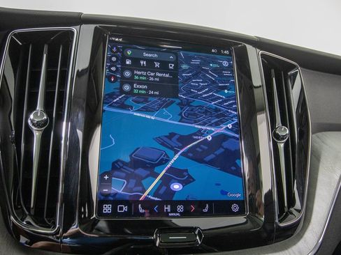 Used 2025 Volvo XC60 B5 Plus image 22