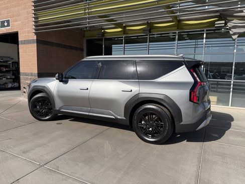 Used 2024 Kia EV9 Wind image 5