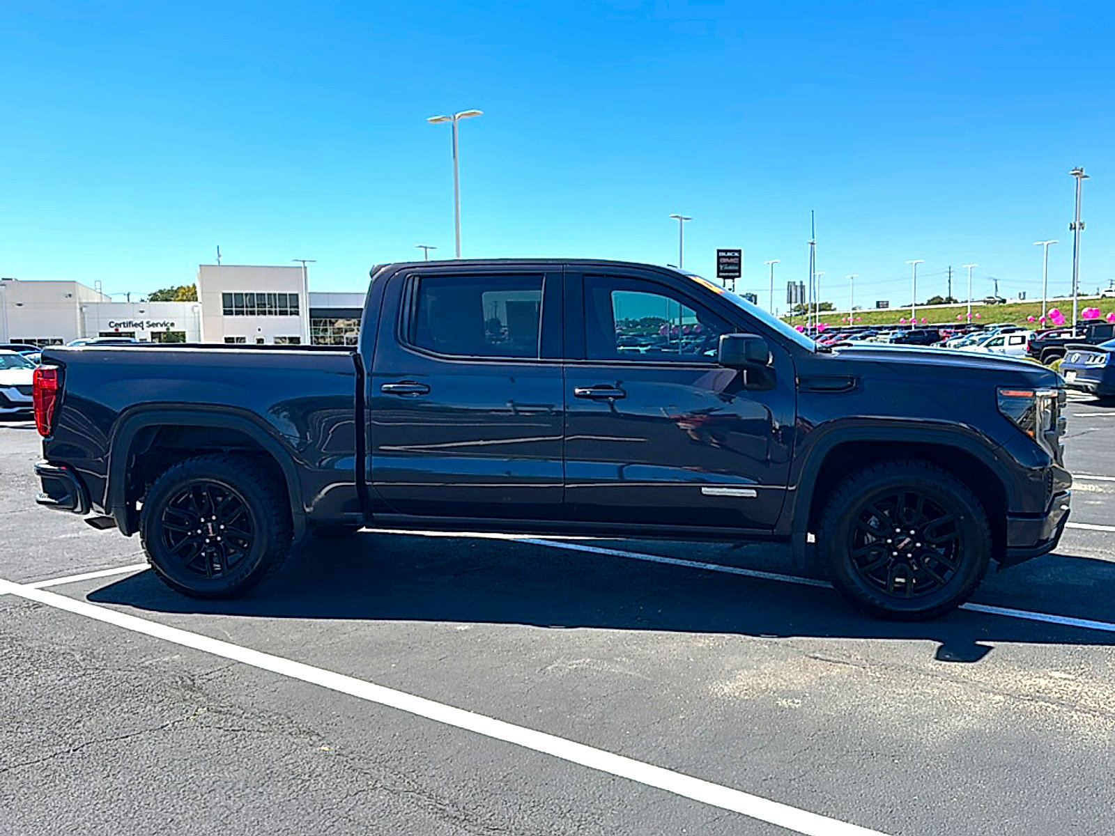 Used 2022 GMC Sierra 1500 Elevation RWD image 9