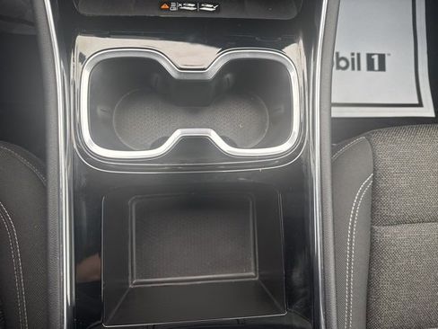 Used 2025 Chevrolet Traverse LT image 38