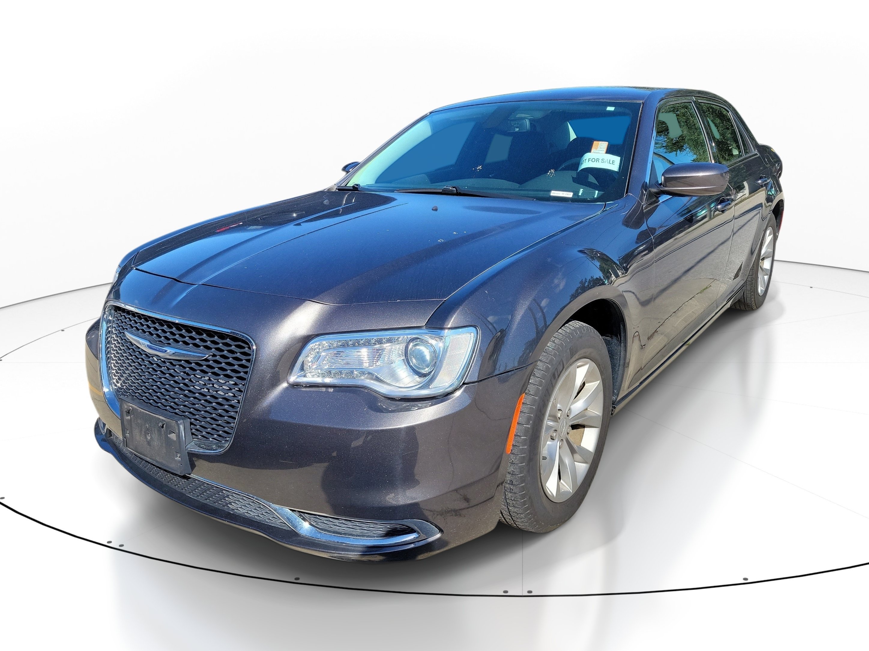 Used 2019 Chrysler 300 Touring RWD image 3