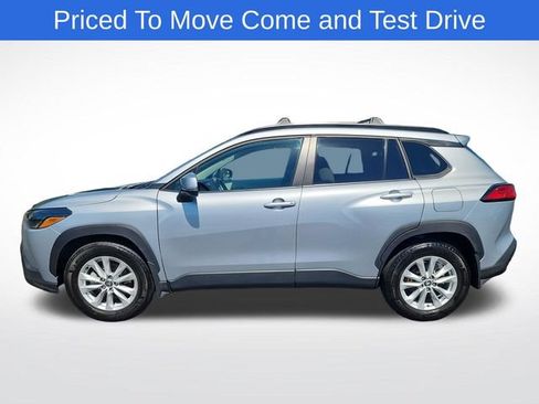 Used 2023 Toyota Corolla Cross LE FWD image 2