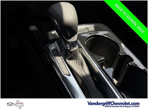 Used 2025 Chevrolet Trax LT w/ LT Convenience Package FWD image 18