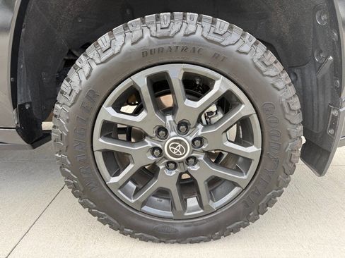 Used 2024 Toyota Sequoia Platinum AWD/4WD image 11