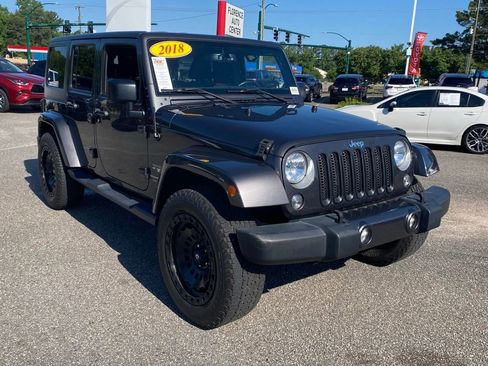 Used 2018 Jeep Wrangler Unlimited Sahara w/ Dual Top Group AWD/4WD image 1