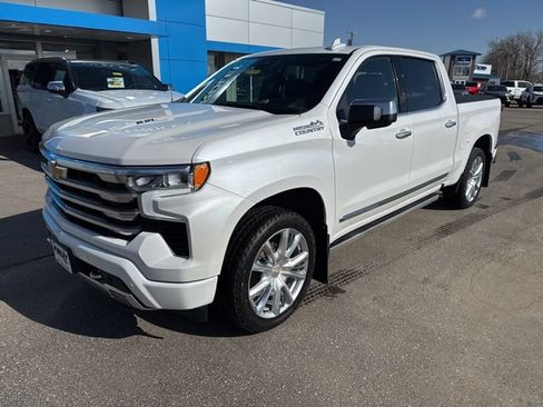 Used 2024 Chevrolet Silverado 1500 High Country w/ High Country Premium Package AWD/4WD image 2