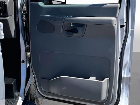 Used 2005 Ford E-350 and Econoline 350 XL RWD image 18
