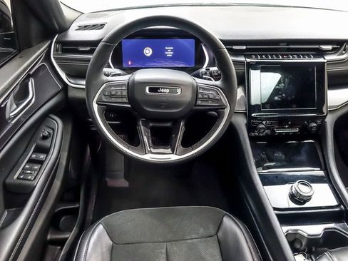 Used 2023 Jeep Grand Cherokee L Laredo image 14