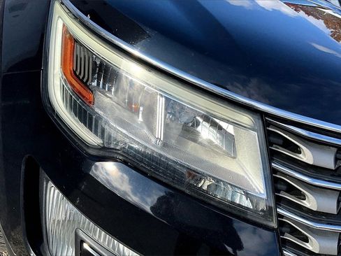 Used 2017 Ford Explorer XLT w/ XLT Technology Feature Bundle image 33