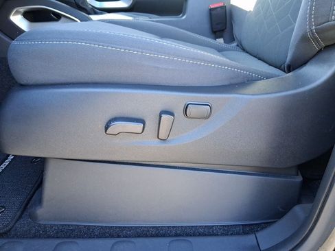Used 2025 Nissan Frontier SV w/ SV Convenience Package AWD/4WD image 13