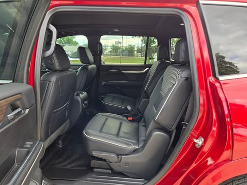 Certified 2024 GMC Acadia Denali FWD image 19