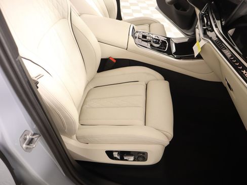 New 2026 BMW X5 xDrive40i w/ Executive Package AWD/4WD image 13