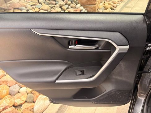 Used 2025 Toyota RAV4 XLE AWD/4WD image 27
