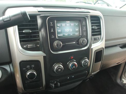 Used 2017 RAM 2500 SLT AWD/4WD image 17