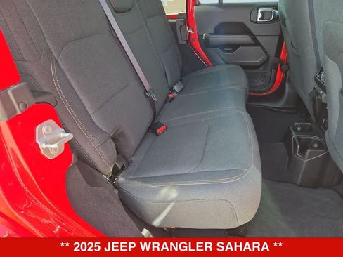 Used 2025 Jeep Wrangler Unlimited Sahara AWD/4WD image 19