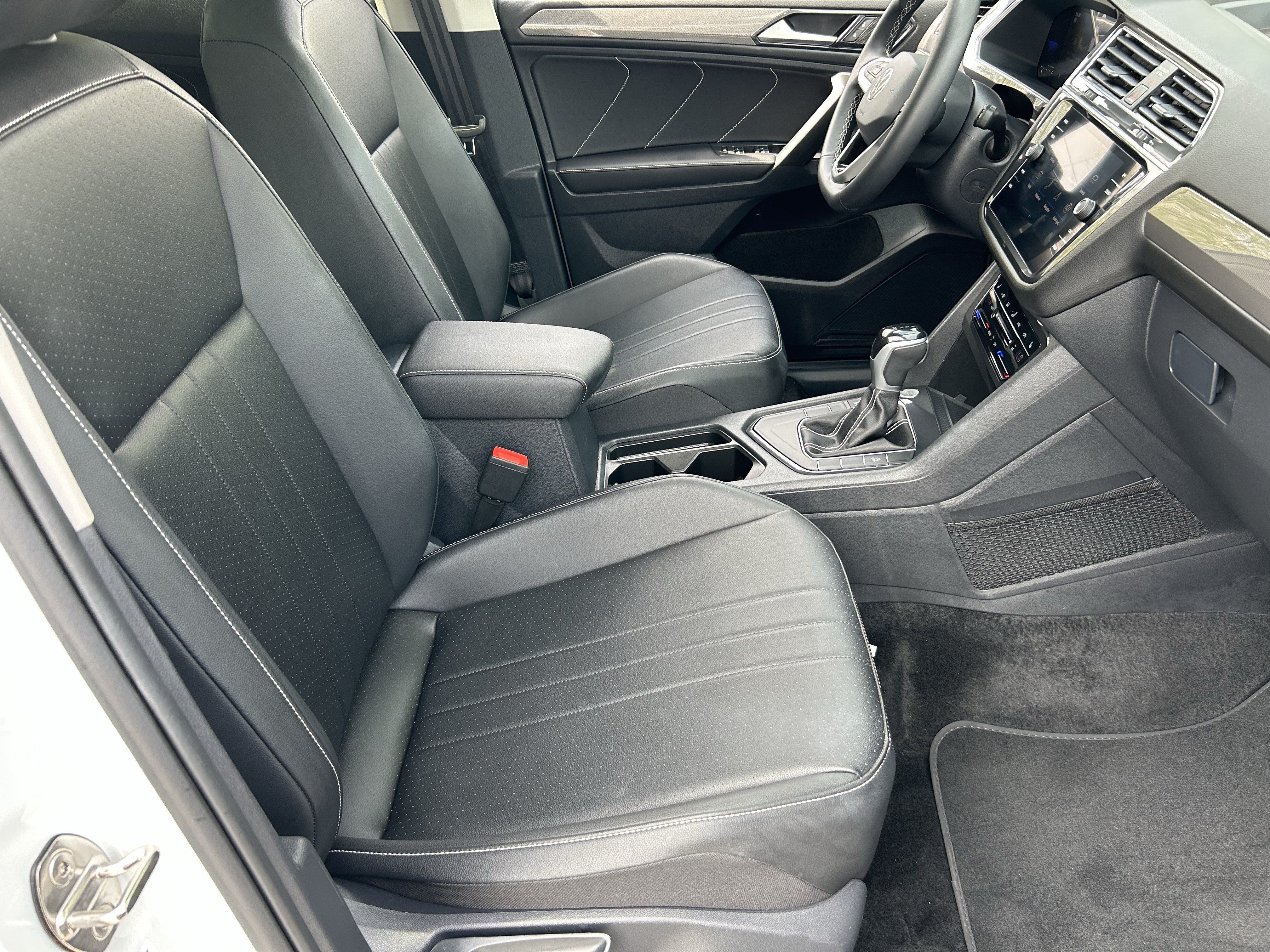 Used 2023 Volkswagen Tiguan SE FWD image 9