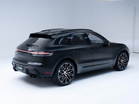 Certified 2025 Porsche Macan GTS image 9