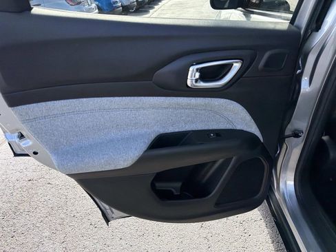 Used 2022 Jeep Compass Latitude w/ Sun and Sound Group AWD/4WD image 15