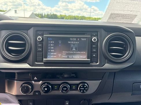 Used 2017 Toyota Tacoma SR AWD/4WD image 24