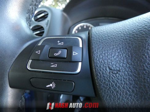 Used 2017 Volkswagen Tiguan SEL FWD image 62