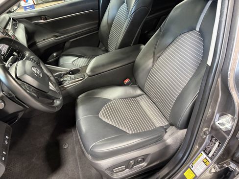 Used 2022 Toyota Camry SE FWD image 13